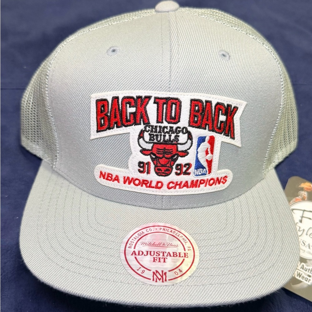 Mitchell & Ness Chicago Bulls 1991-92 Back to Back NBA World Champions snapback